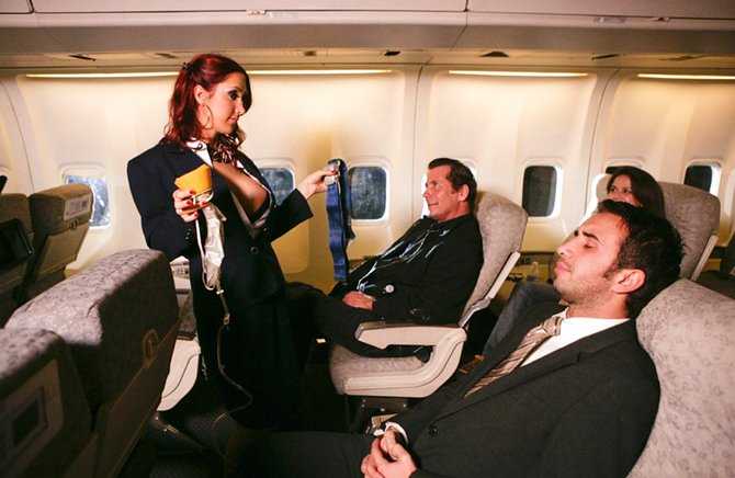 Секс в самолёте с женой и стюардессой